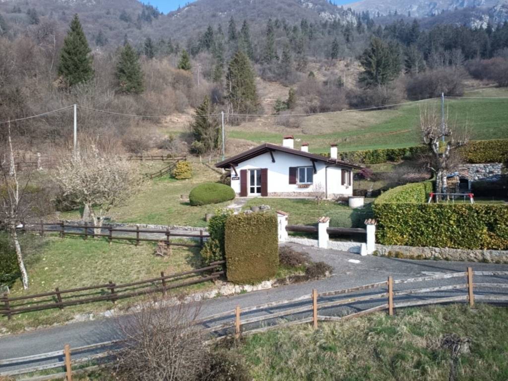 Villa in vendita a Castione della Presolana via Agro