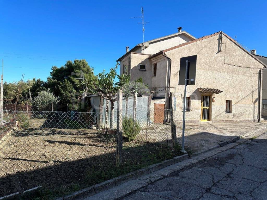 Casa Indipendente in vendita a Sant'Elpidio a Mare via Nino Bixio