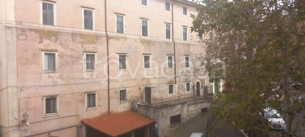 Appartamento in vendita a Marino piazza Giuseppe Garibaldi, 21