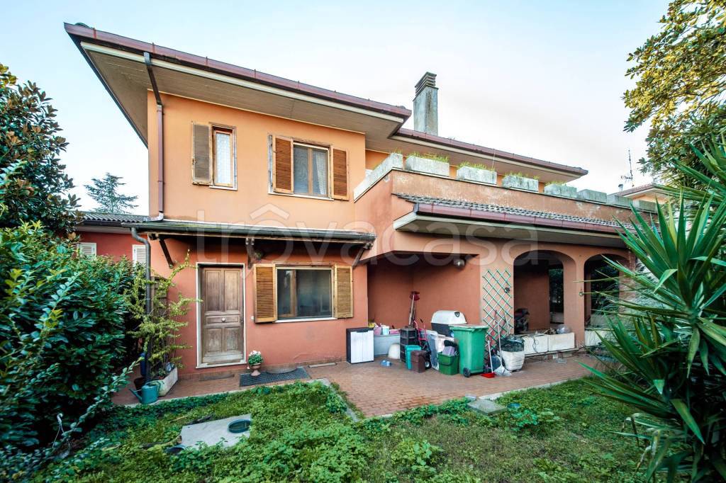 Villa Bifamiliare in vendita a Formello viale Perù, 10