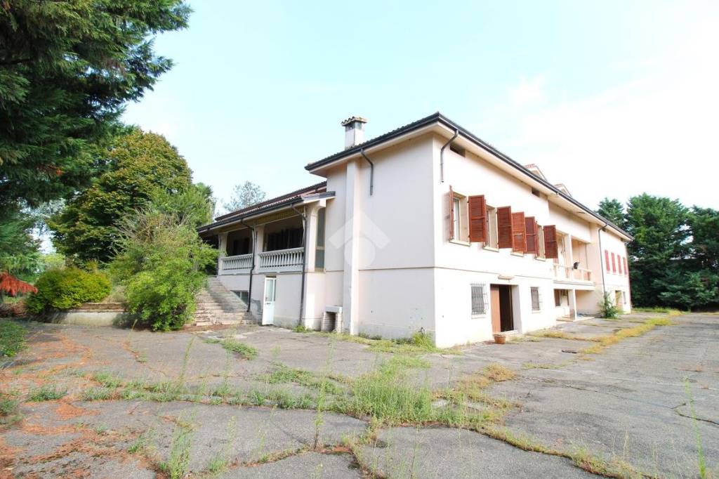 Villa Bifamiliare in vendita a Poggio Rusco via abetone brennero, 181