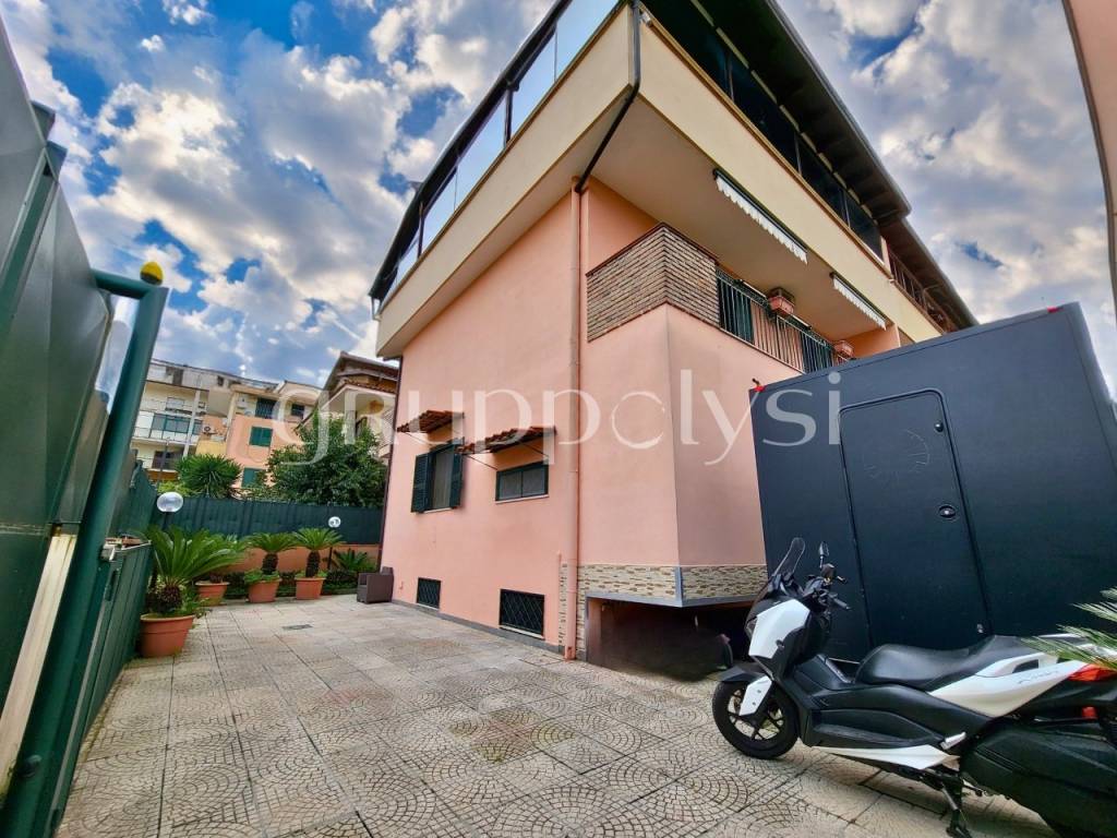 Villa in vendita a Melito di Napoli via Virgilio