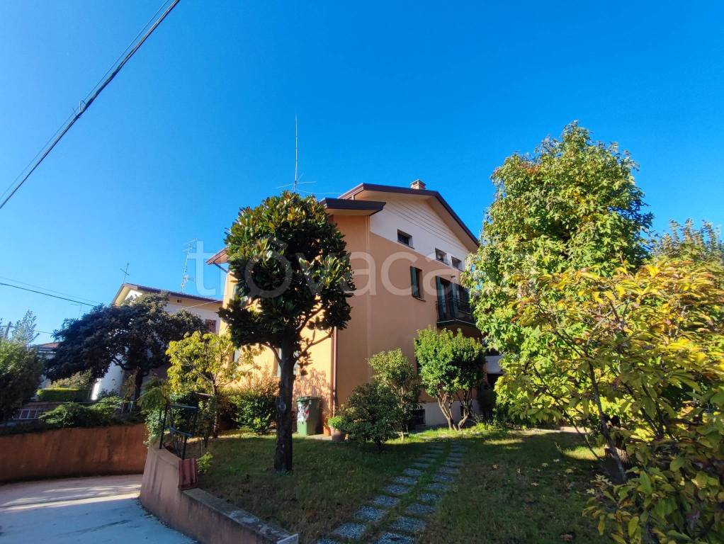 Villa Bifamiliare in vendita a Pordenone via Terza Armata