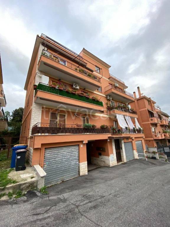 Appartamento in vendita a Roma via Ugo Bordoni, 19