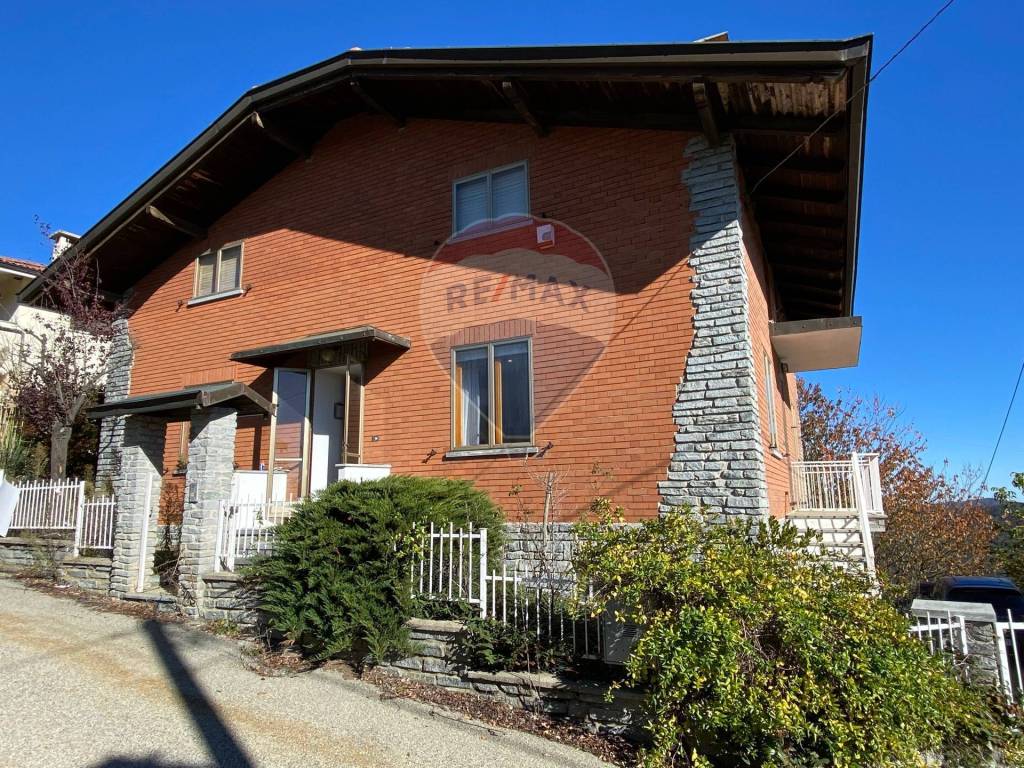Casa Indipendente in vendita a Serravalle Langhe via Bricco Broncio, 5