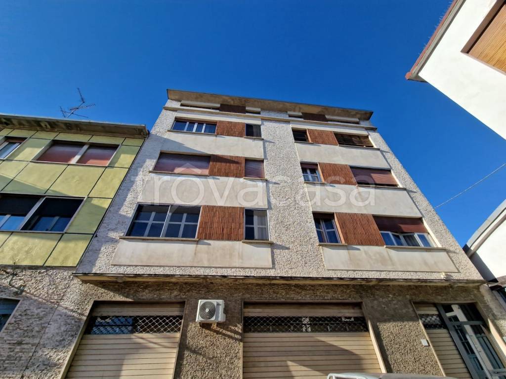 Appartamento in vendita a Vercelli corso Amedeo De Rege, 101