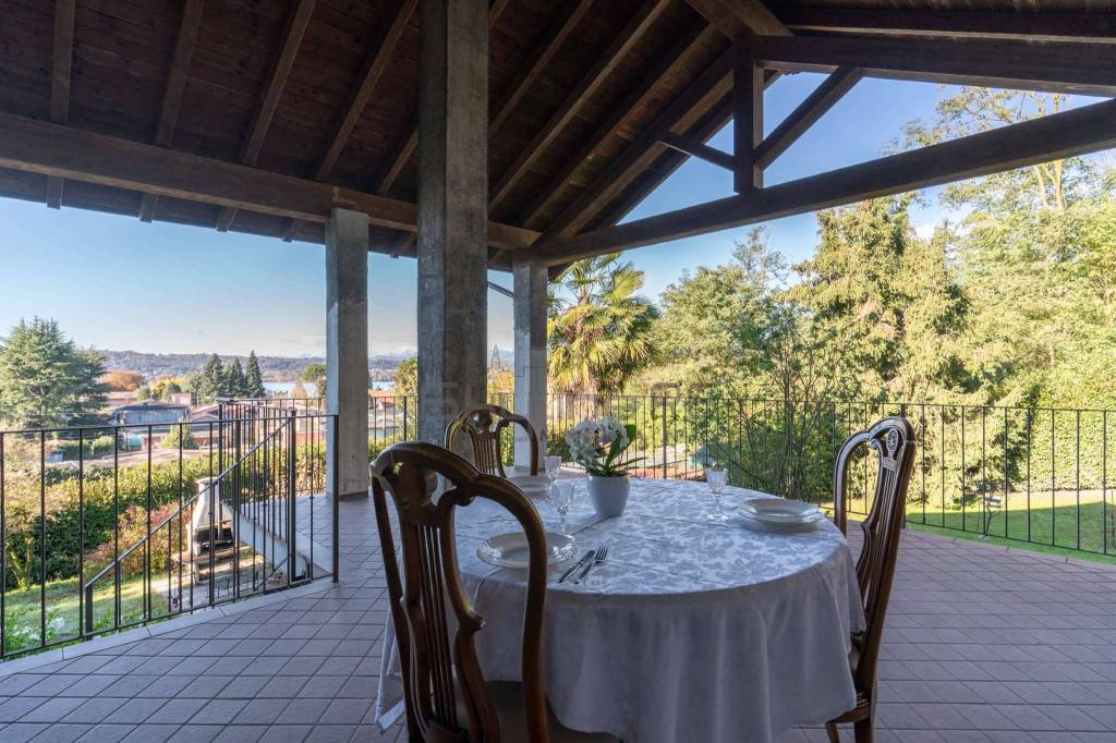 Villa Bifamiliare in vendita a Sesto Calende via casello 15