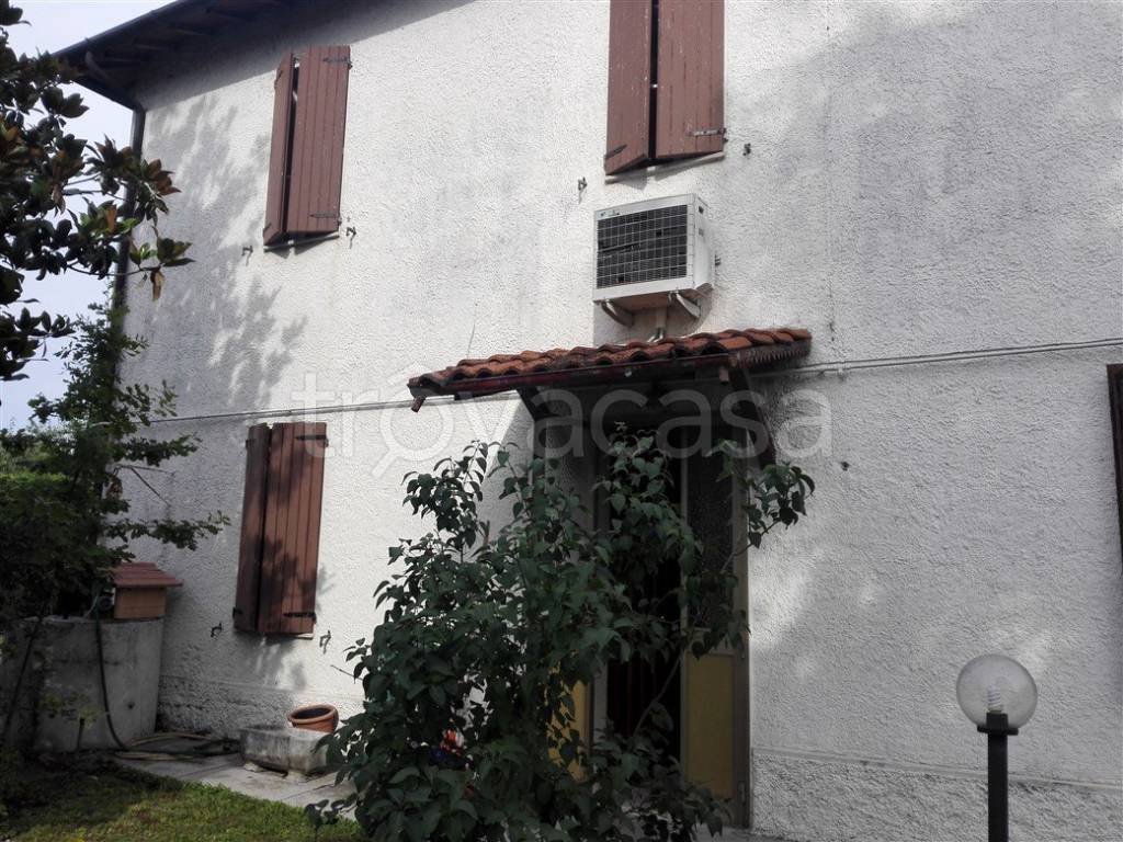 Villa Bifamiliare in vendita a Mordano via Selice, 3