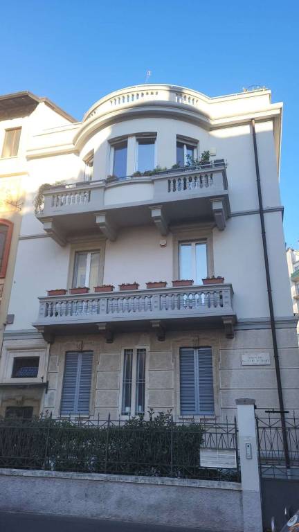 Negozio in affitto a Milano via Malachia Marchesi de' Taddei, 19