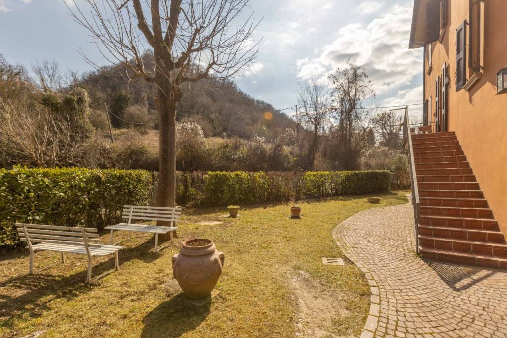 Villa in vendita a Bologna via di Ravone