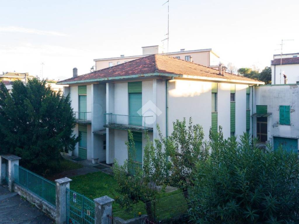 Casa Indipendente in vendita a Forlì viale Andrea Costa, 24