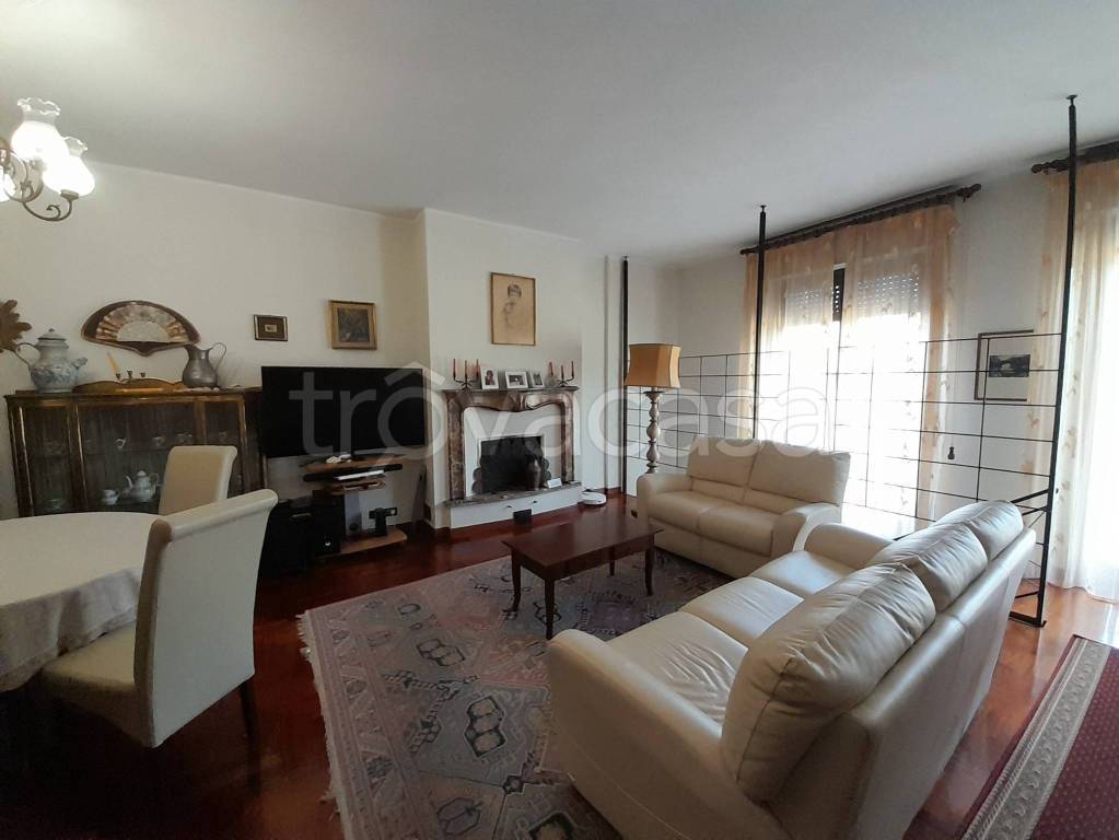 Villa Bifamiliare in vendita a Novara strada Pinzi, 5