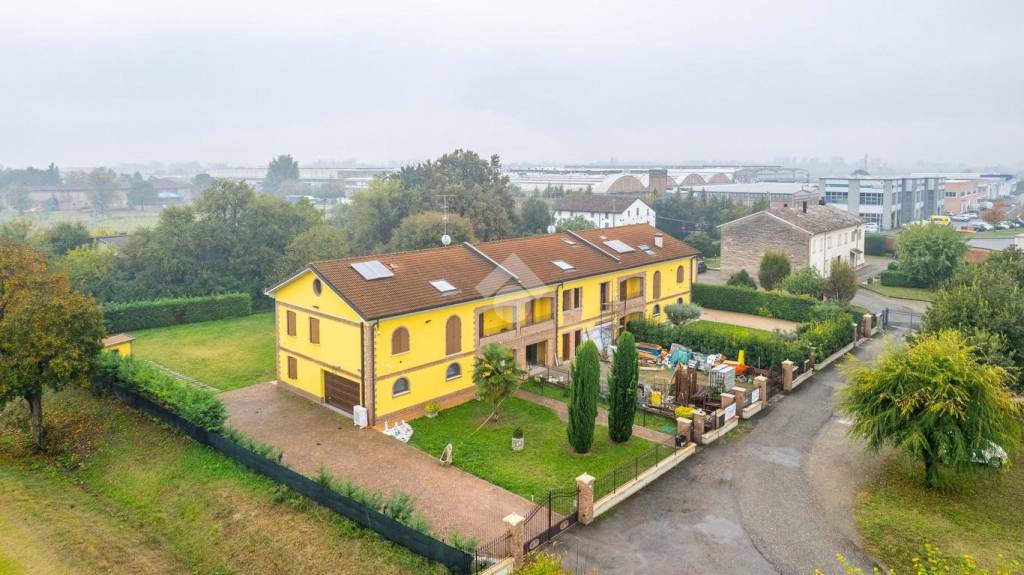 Villa a Schiera in vendita a Sant'Ilario d'Enza via Roma, 9