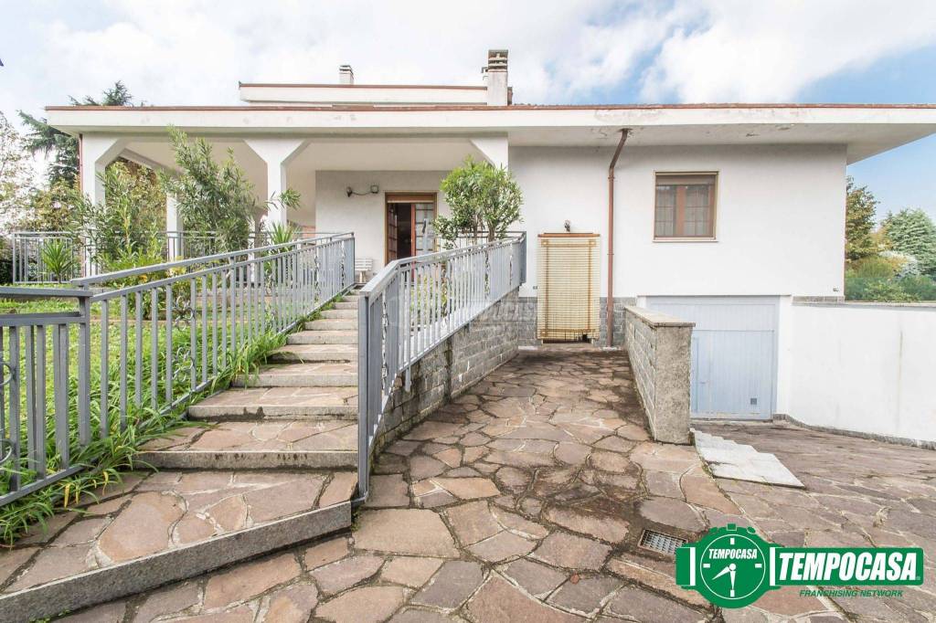 Villa Bifamiliare in vendita a Garbagnate Milanese via dei platani
