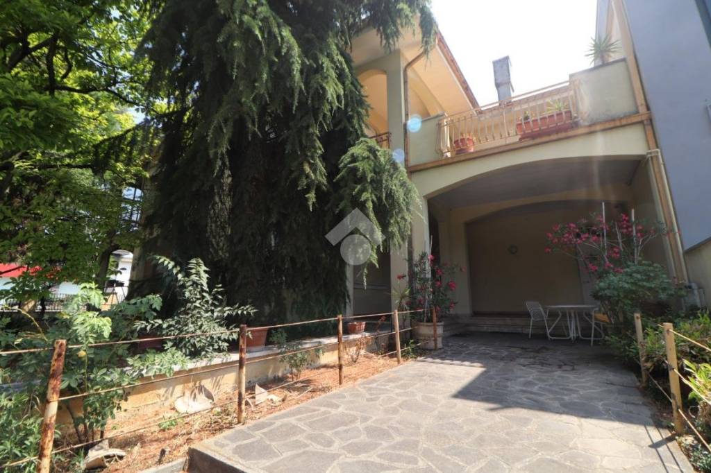 Villa Bifamiliare in vendita a Porto Mantovano via Gramsci, 1