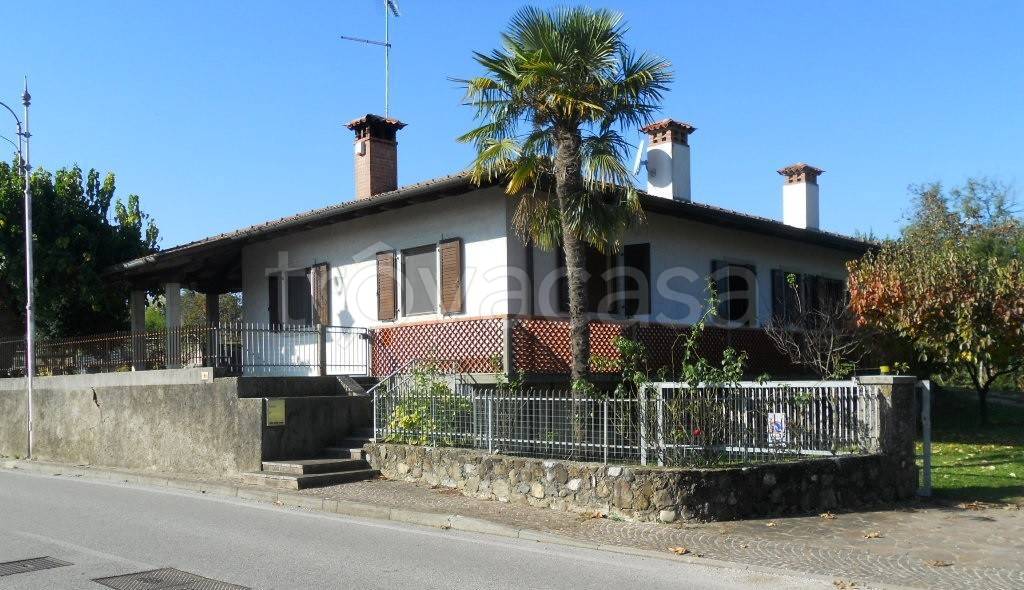 Villa in vendita a Colloredo di Monte Albano via Ippolito Nievo, 8