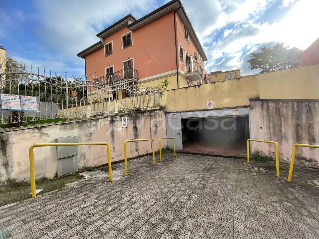 Garage in vendita a Salerno via Giulio Pomponio Leto