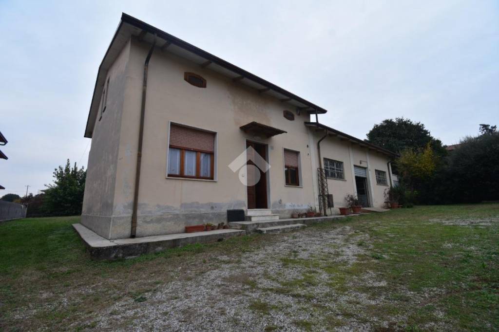 Villa in vendita a Castiglione delle Stiviere via Ordanino, 46