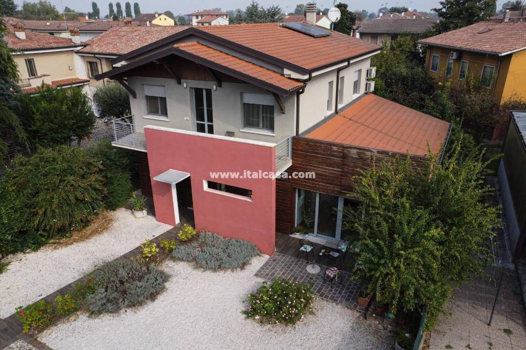 Villa in vendita a Rodigo via cerchie
