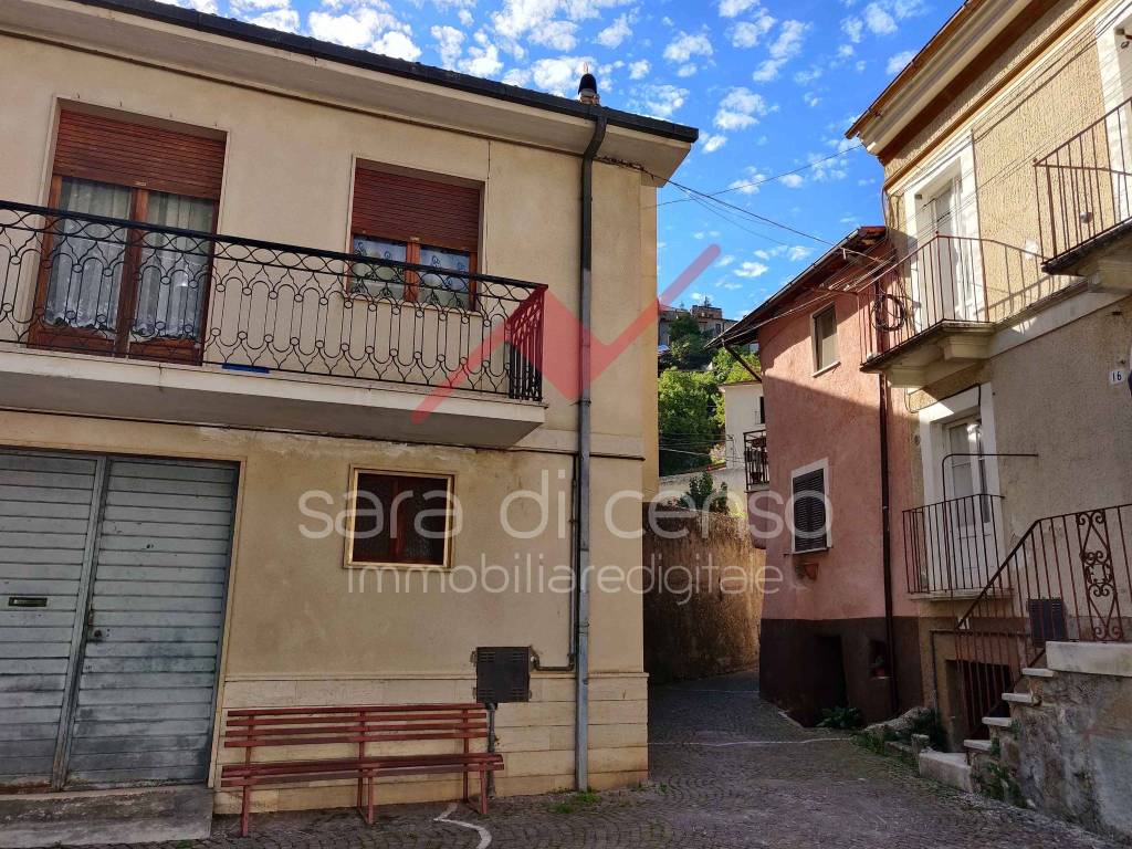 Casa Indipendente in vendita a Introdacqua via Giardino, 14