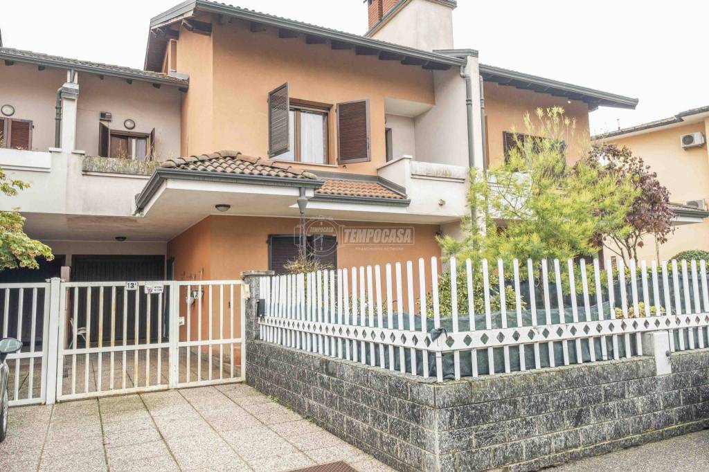 Villa a Schiera in vendita a Trecate via Cervino