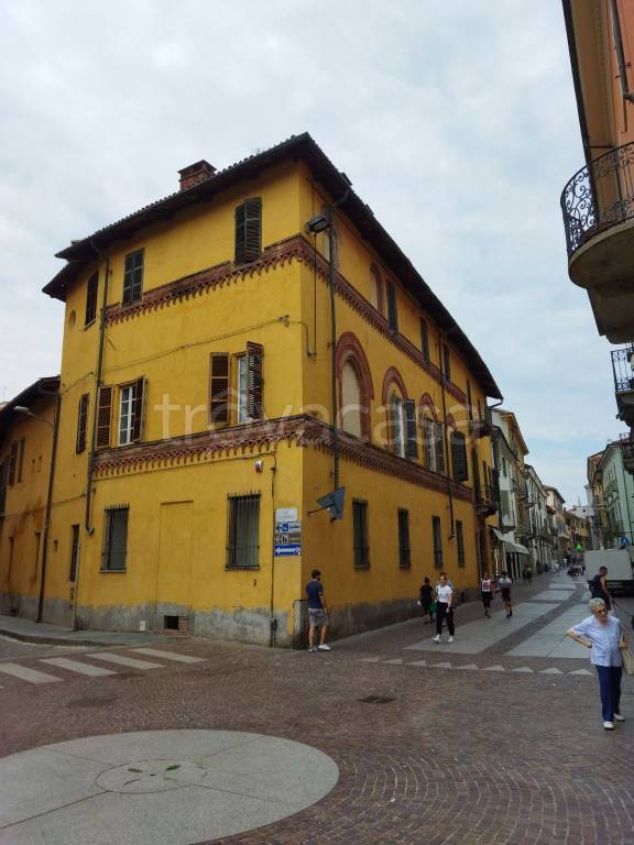 Appartamento in vendita a Chieri via Vittorio Emanuele ii, 64