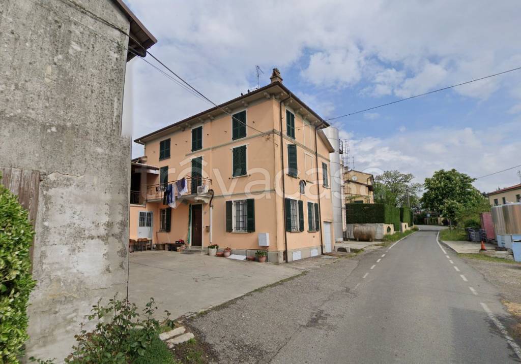 Villa all'asta a Santa Maria della Versa località Ca' Barbieri