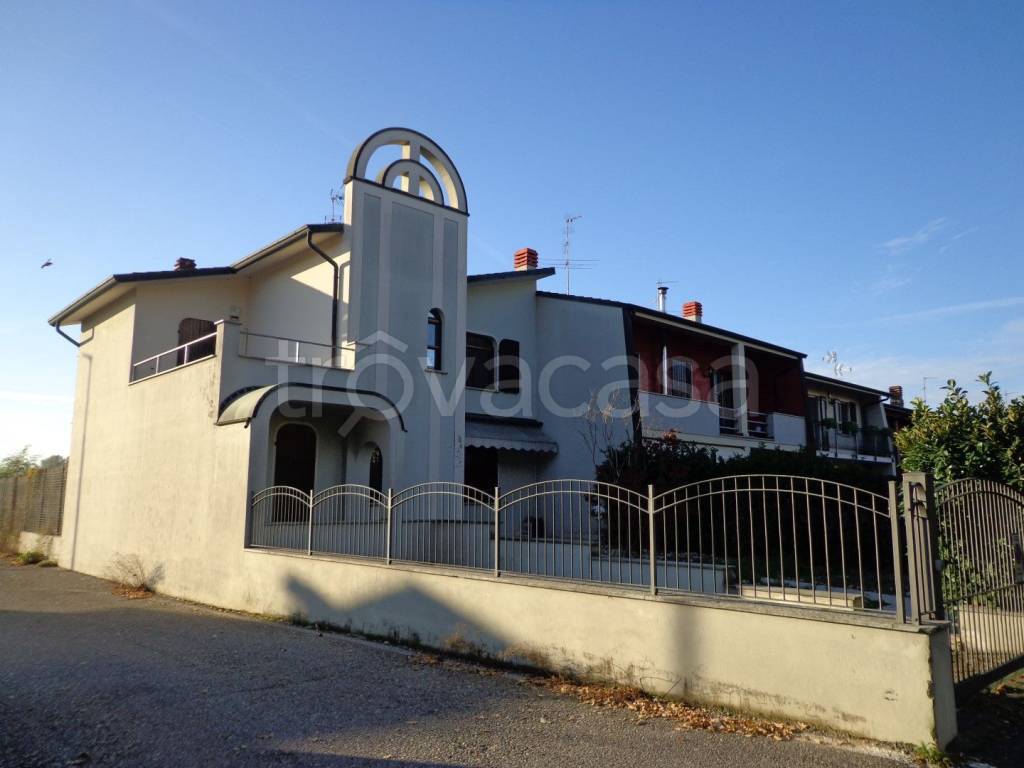 Villa a Schiera in vendita a Romanengo via Soresina, 16