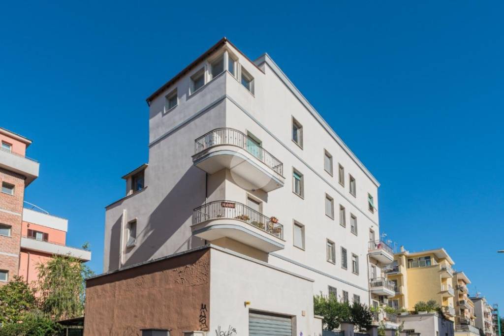Appartamento in vendita a Roma via Ferdinando Verospi, 13