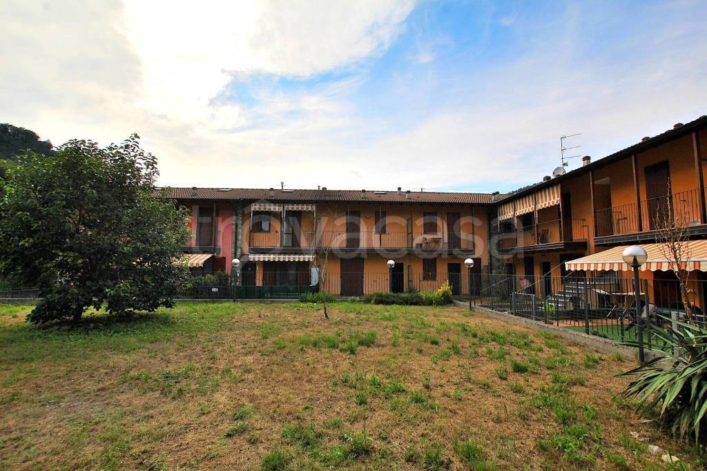 Villa a Schiera in vendita a Sedrina via Pratomano