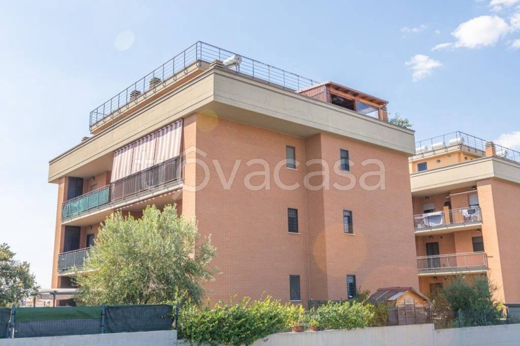 Appartamento in vendita a Roma via Balsorano