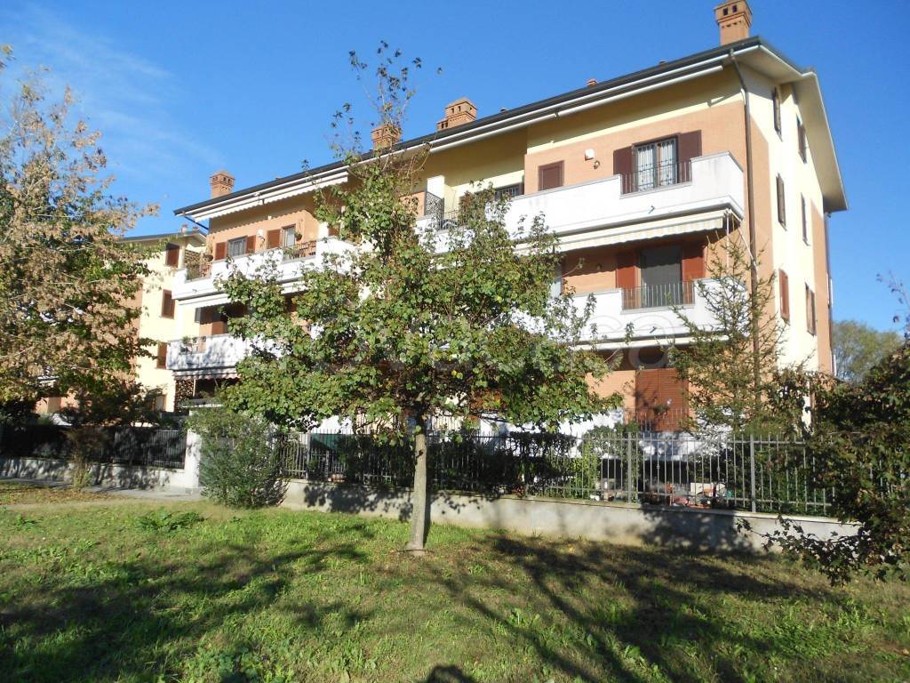 Appartamento in vendita a Pantigliate via Alessandro Manzoni, 11