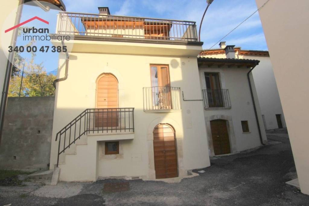 Casa Indipendente in vendita a L'Aquila via Vico del Sacrestano, 6