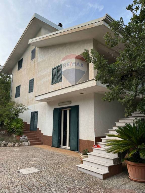 Villa in vendita a Cassano delle Murge strada Provinciale Sant'Eramo Acquaviva