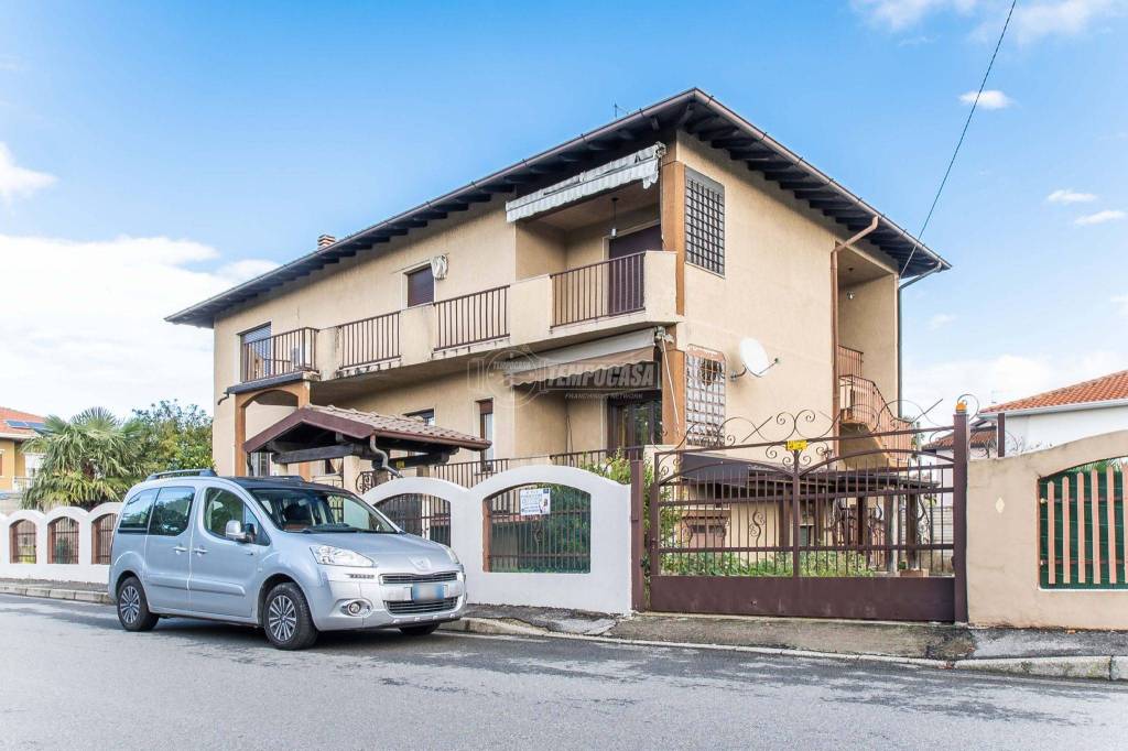 Villa Bifamiliare in vendita a Solbiate Olona via Monte Rosa