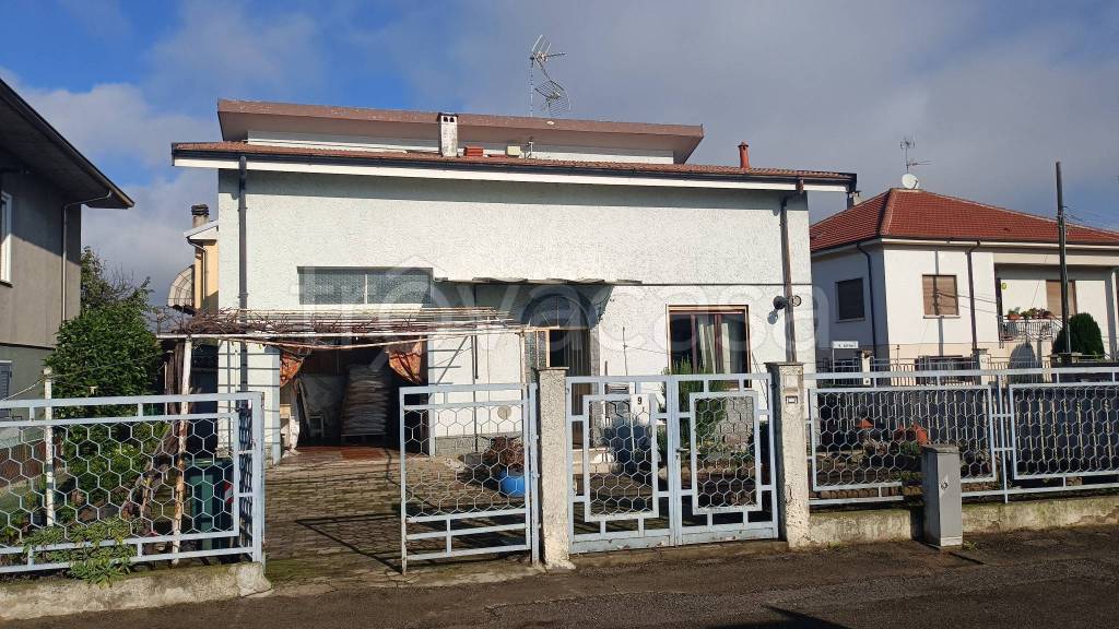 Villa in vendita a Mortara via Ugo Foscolo