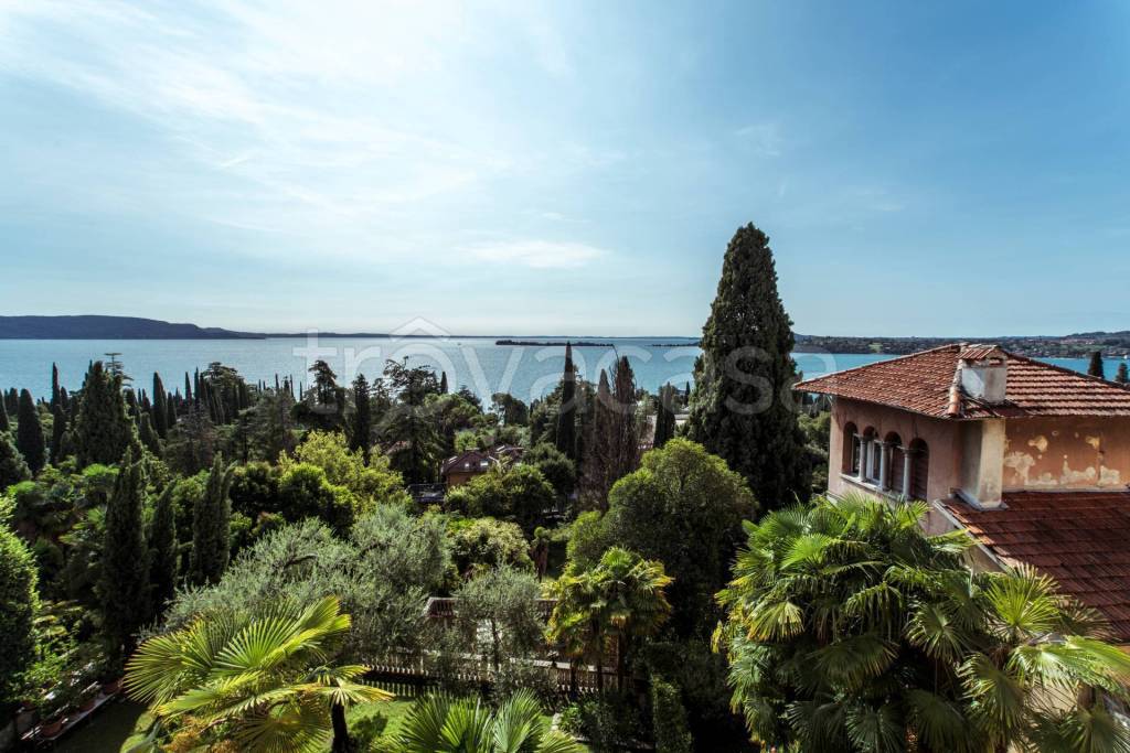Villa in vendita a Gardone Riviera p.Zza Giuseppe Garibaldi, 7