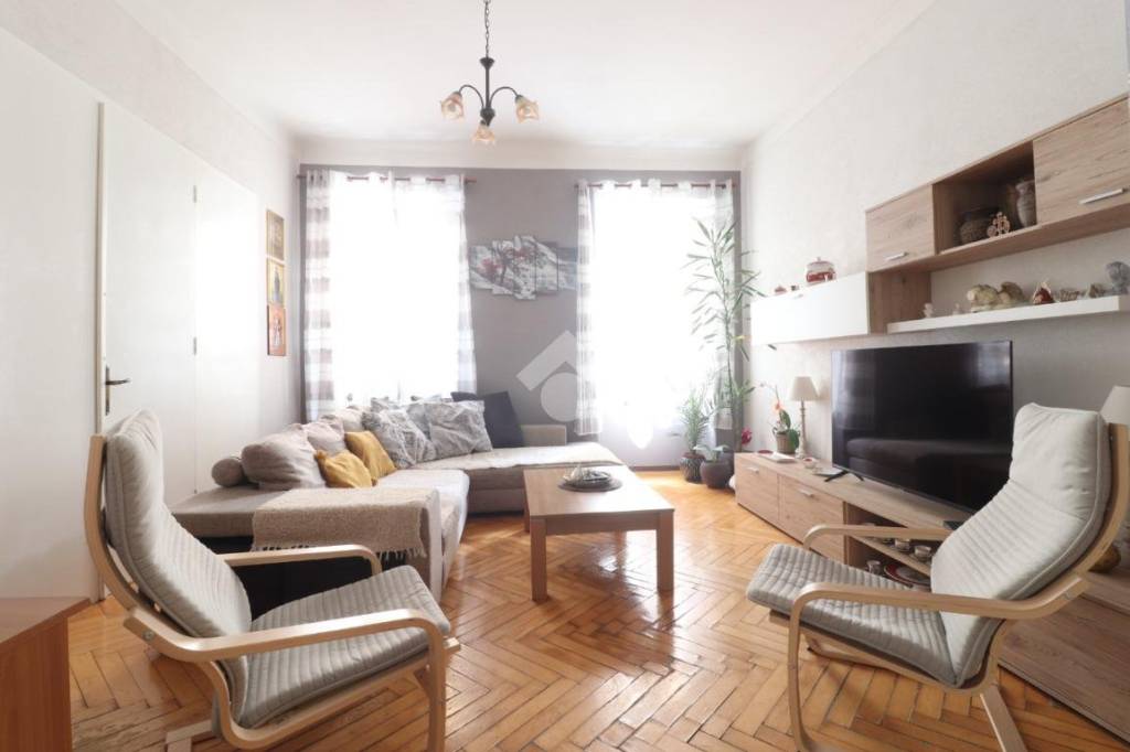 Appartamento in vendita a Trieste via degli Apiari, 4