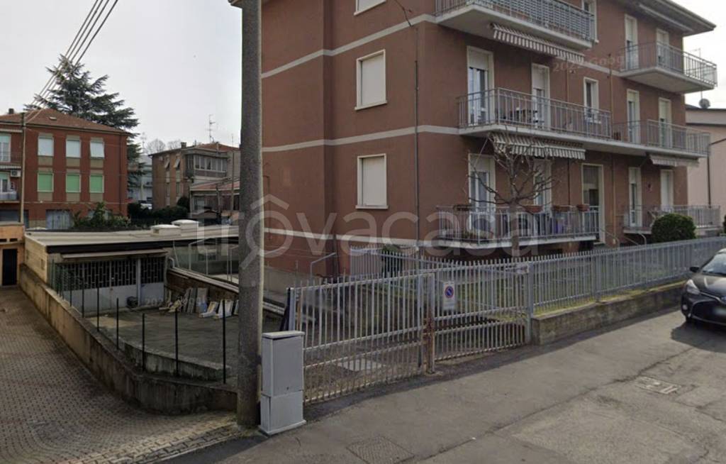 Magazzino in vendita a Parma via Antonello da Messina, 7A