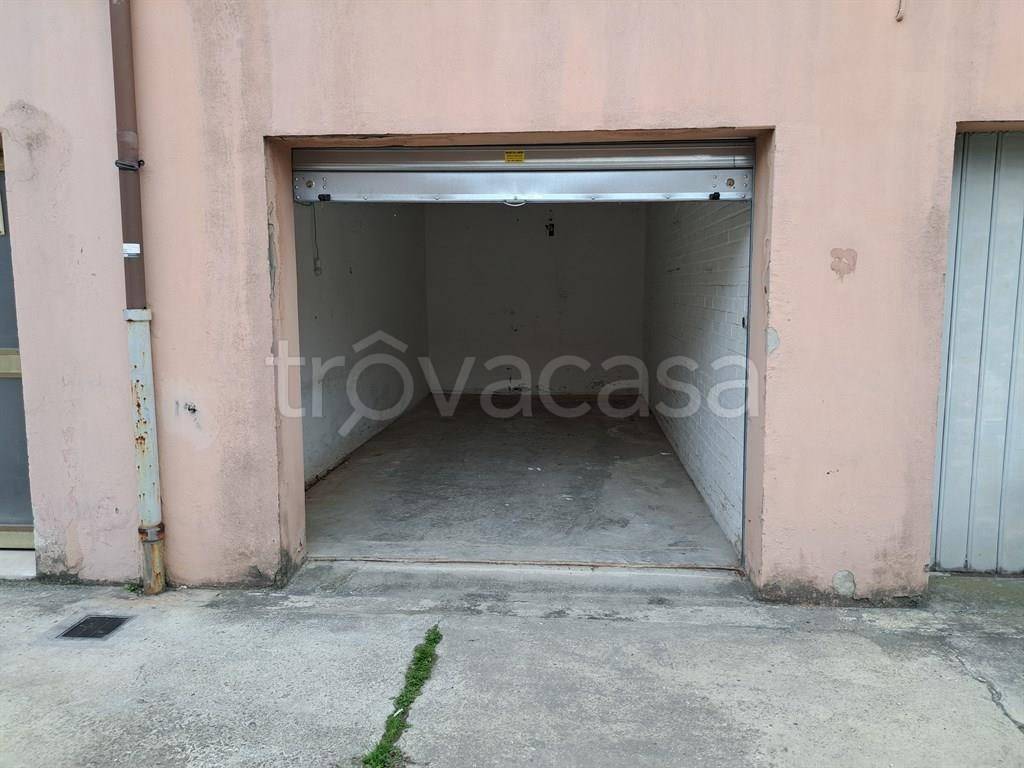 Garage in vendita a Ravenna via Cesarea