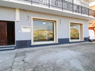Negozio in affitto a botricello via nazionale, 527