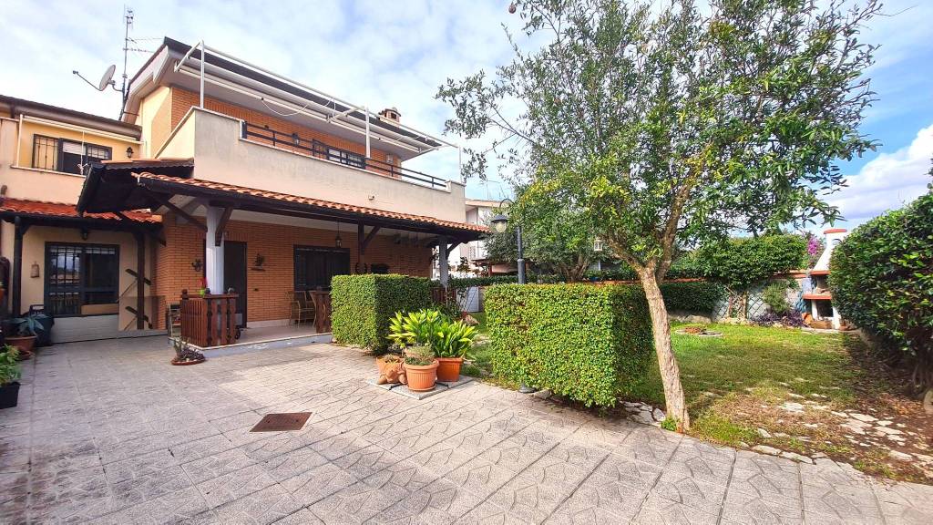 Villa Bifamiliare in vendita ad Anzio via Alessandro Manzoni, 12
