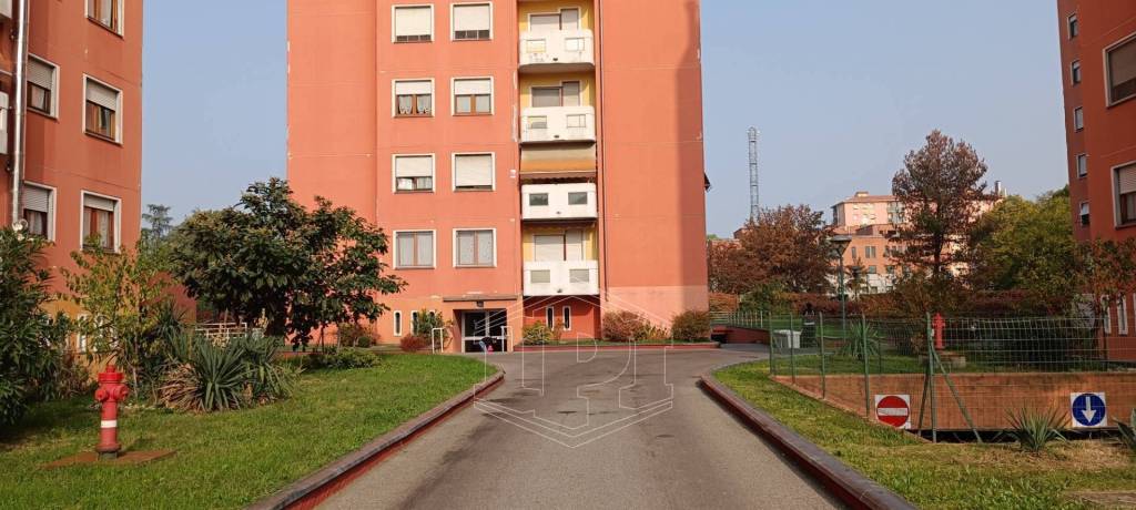 Appartamento in vendita a Milano via Federico De Roberto, 5