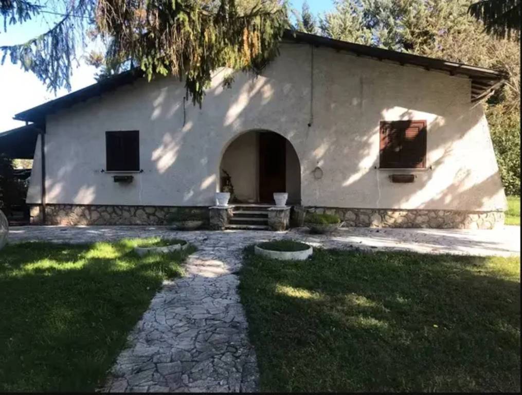 Villa in vendita a Rocca di Botte via Fabrizio De Britiis, snc, snc, snc