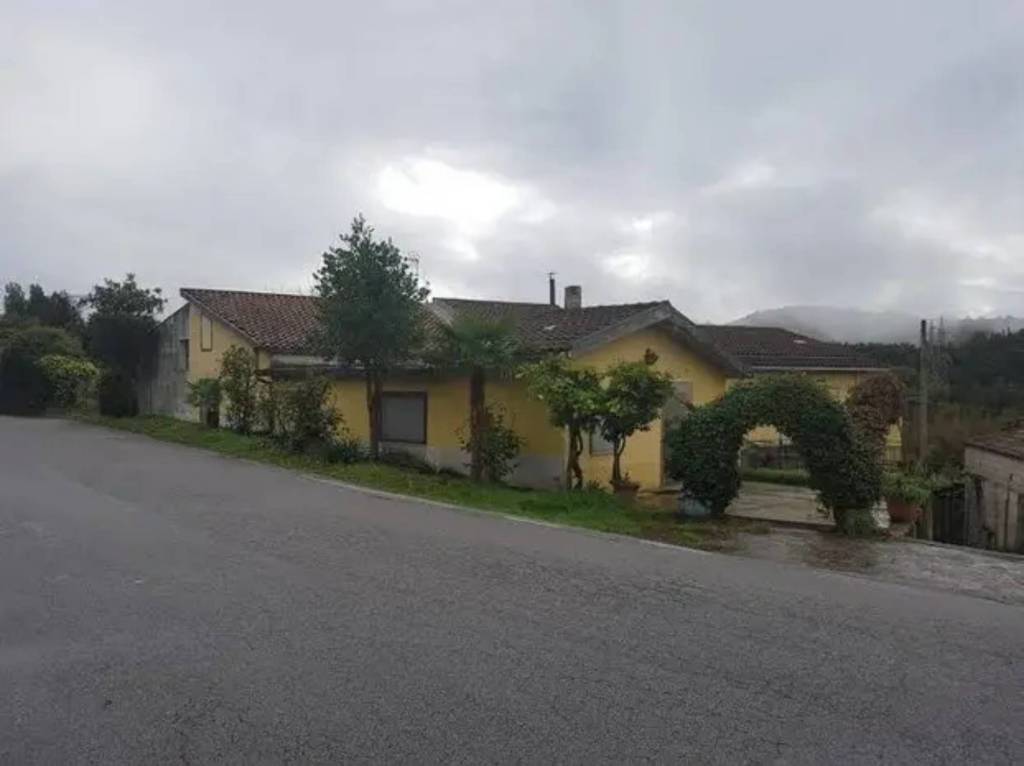 Villa in vendita a Laino Borgo via Scala