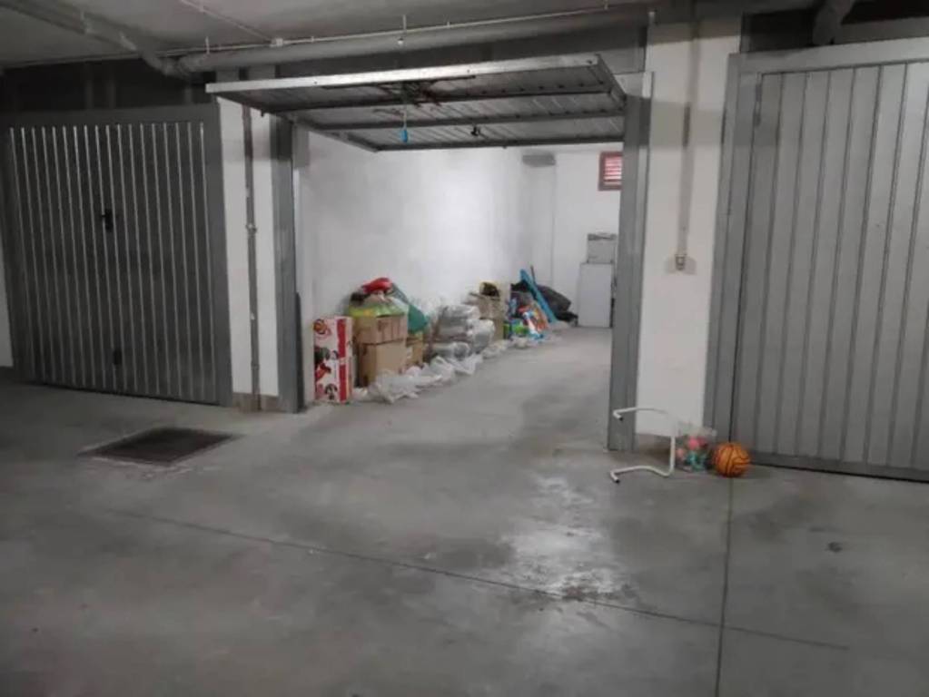 Garage in vendita a Brindisi monte s. Sanichele
