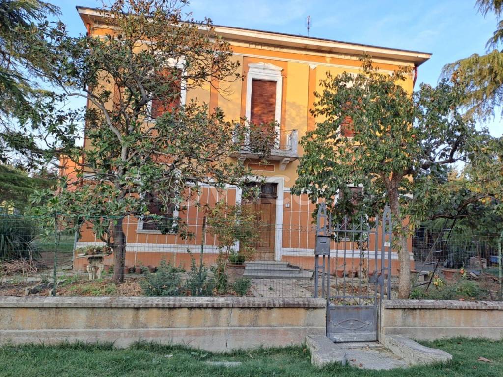 Villa Bifamiliare in vendita a Conselice via quattro novembre