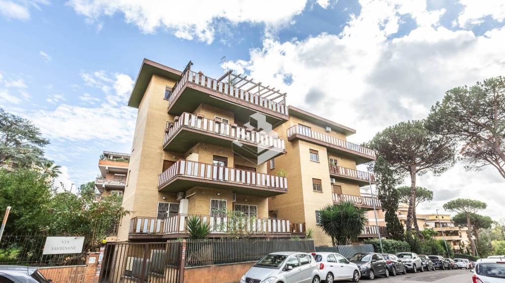Appartamento in vendita a Roma via Savignone, 69