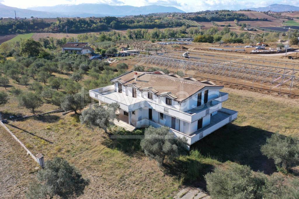Villa Bifamiliare in vendita a Cepagatti via Ventignano