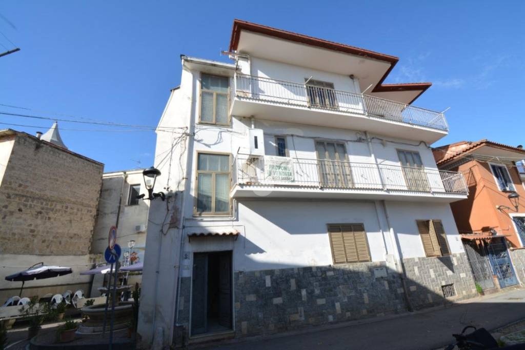 Casa Indipendente in vendita a Sparanise vico Pozzo Nuovo, 8